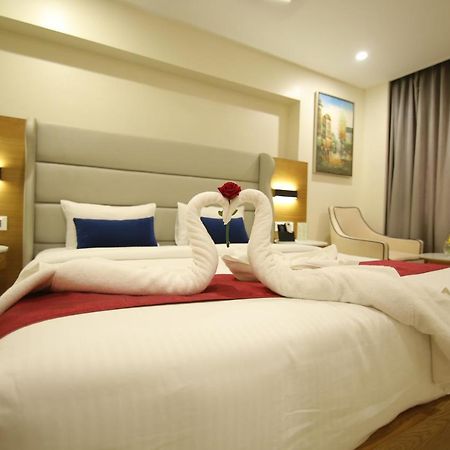 Sri Sri Sri Hotel Khammam Kültér fotó