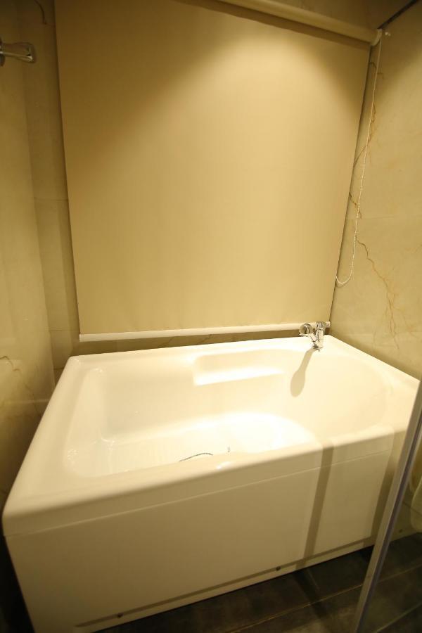 Sri Sri Sri Hotel Khammam Kültér fotó