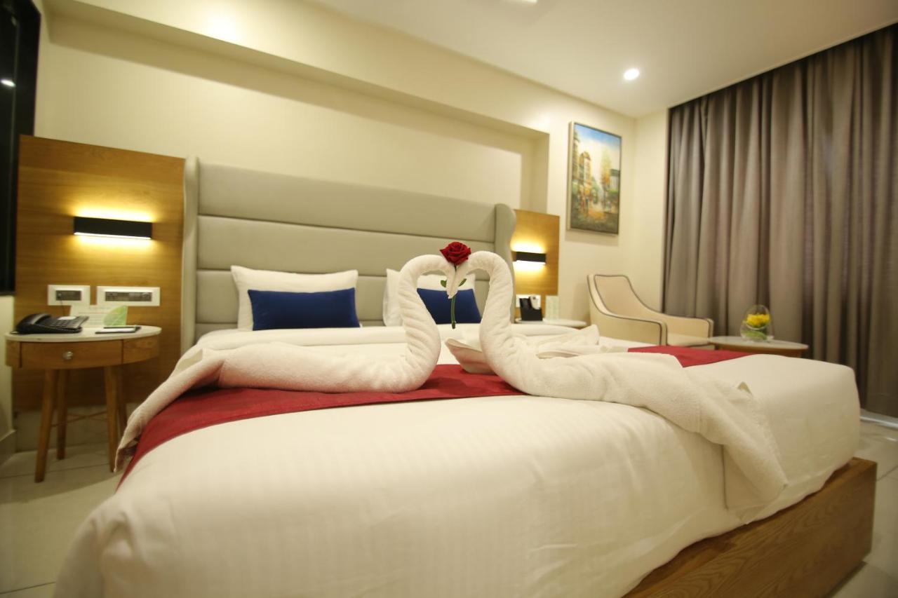 Sri Sri Sri Hotel Khammam Kültér fotó