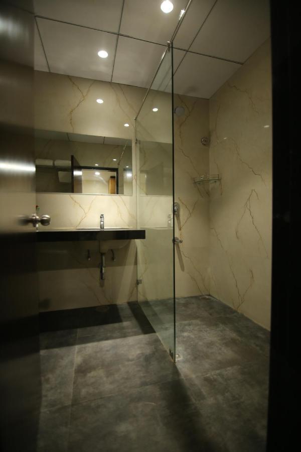 Sri Sri Sri Hotel Khammam Kültér fotó