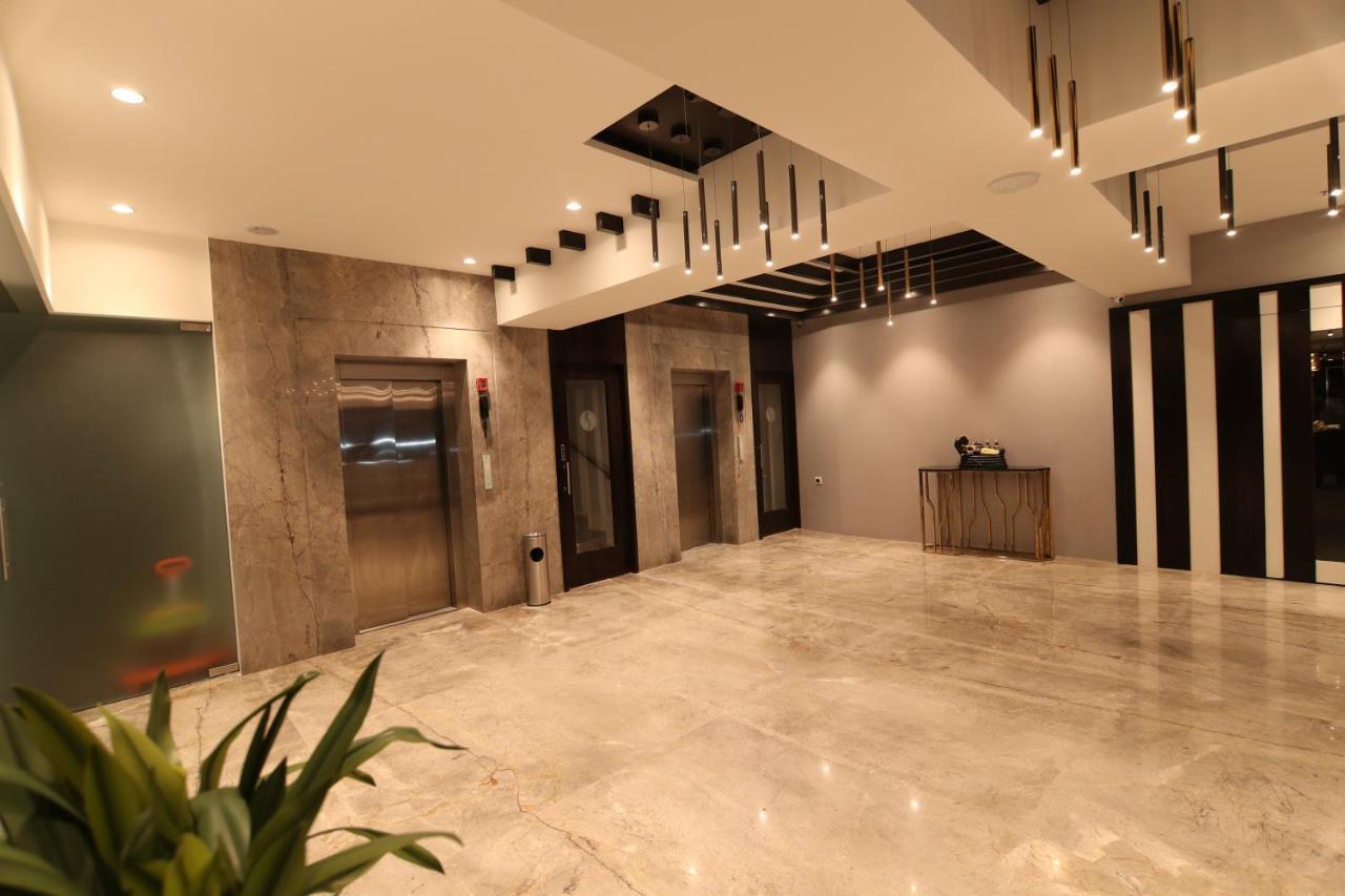 Sri Sri Sri Hotel Khammam Kültér fotó