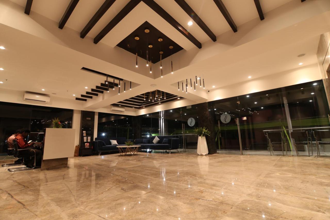 Sri Sri Sri Hotel Khammam Kültér fotó