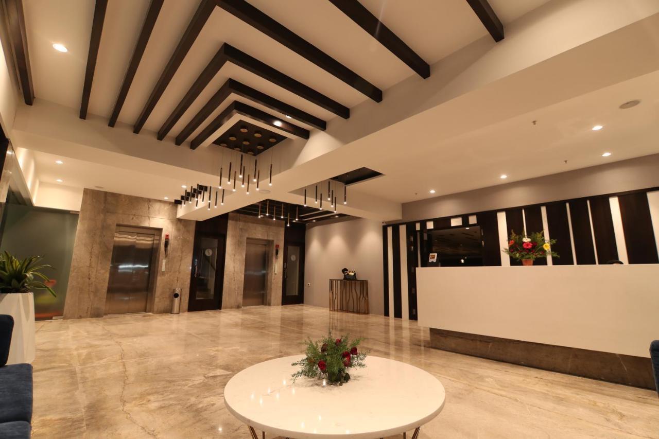 Sri Sri Sri Hotel Khammam Kültér fotó