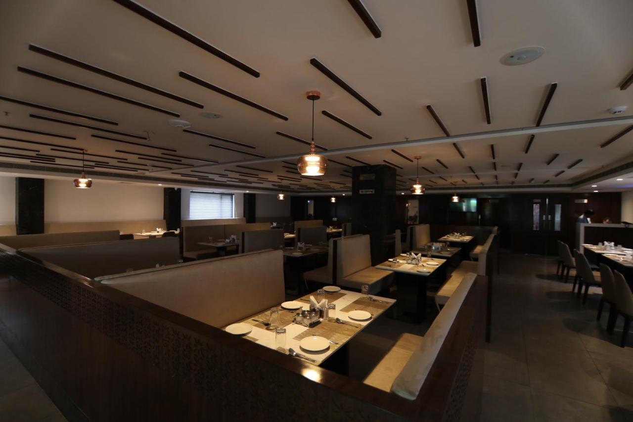 Sri Sri Sri Hotel Khammam Kültér fotó