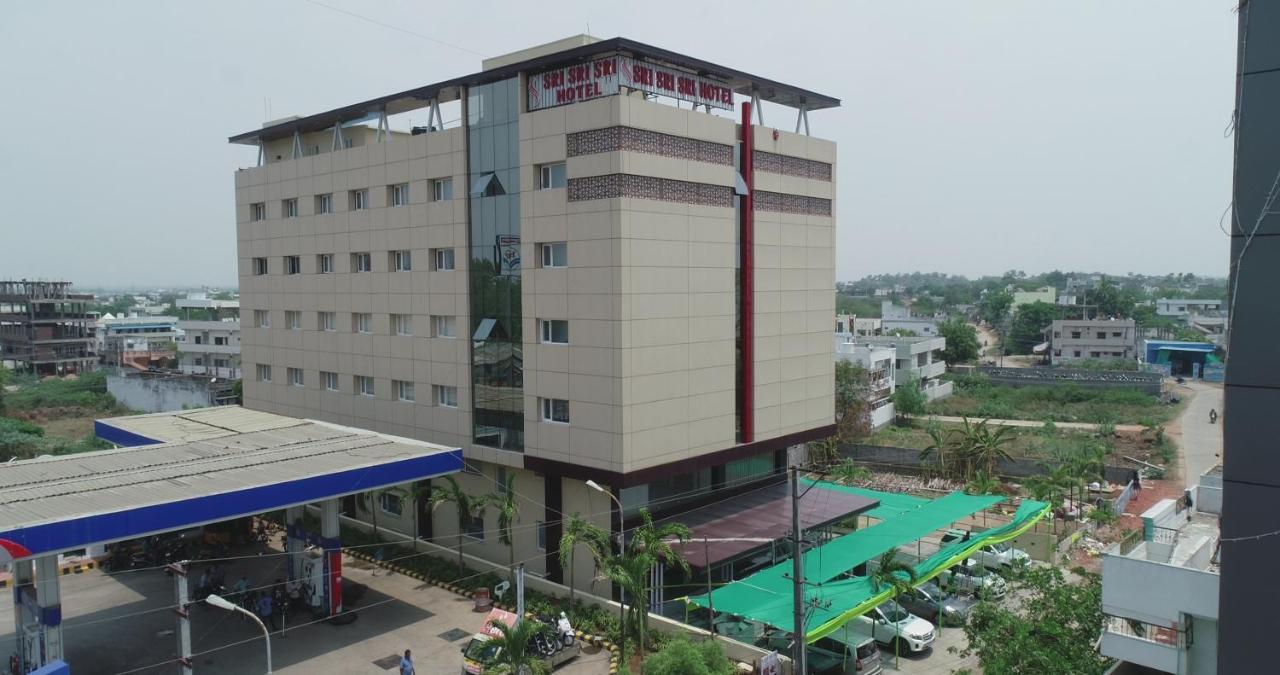 Sri Sri Sri Hotel Khammam Kültér fotó