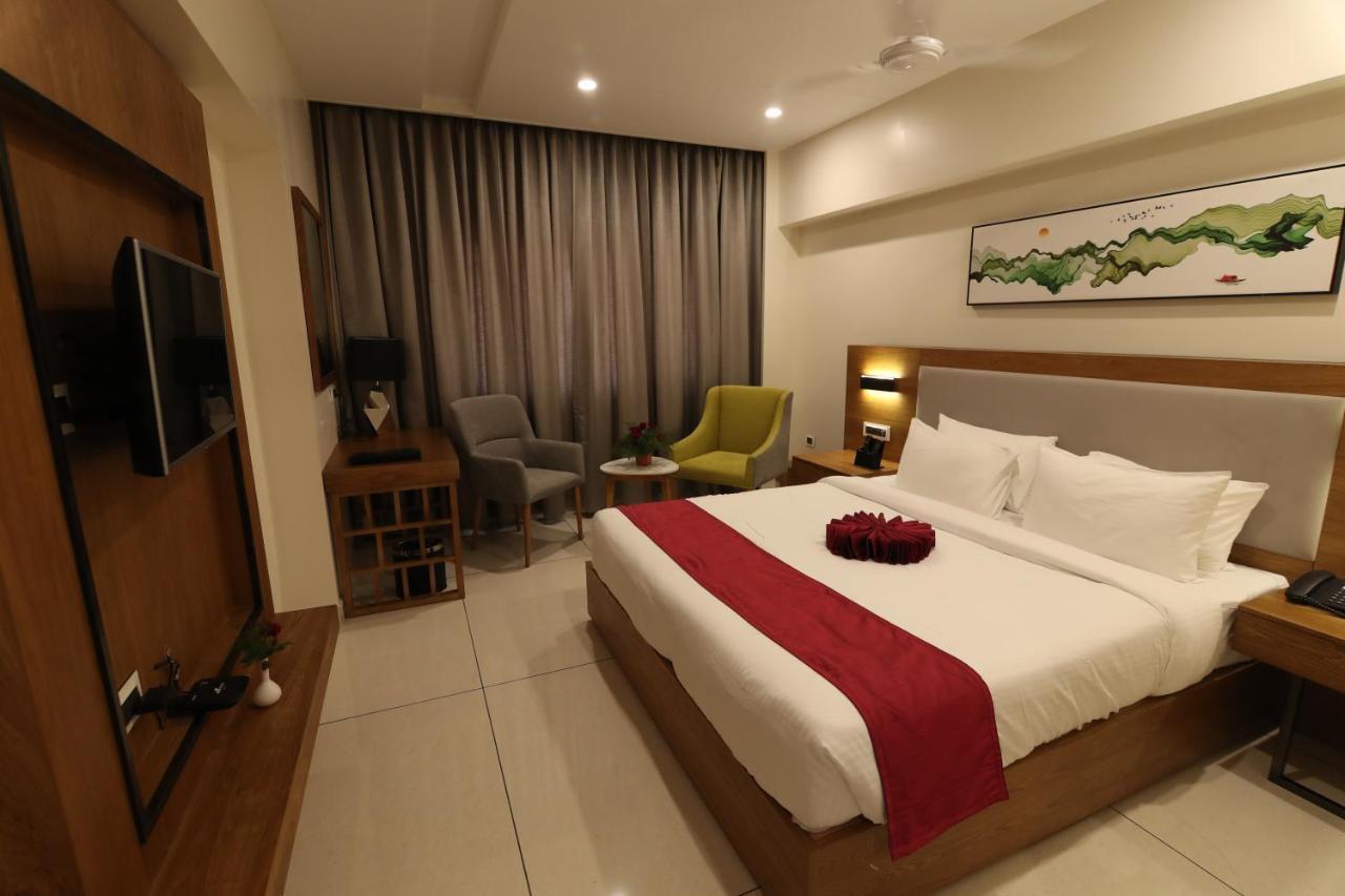Sri Sri Sri Hotel Khammam Kültér fotó